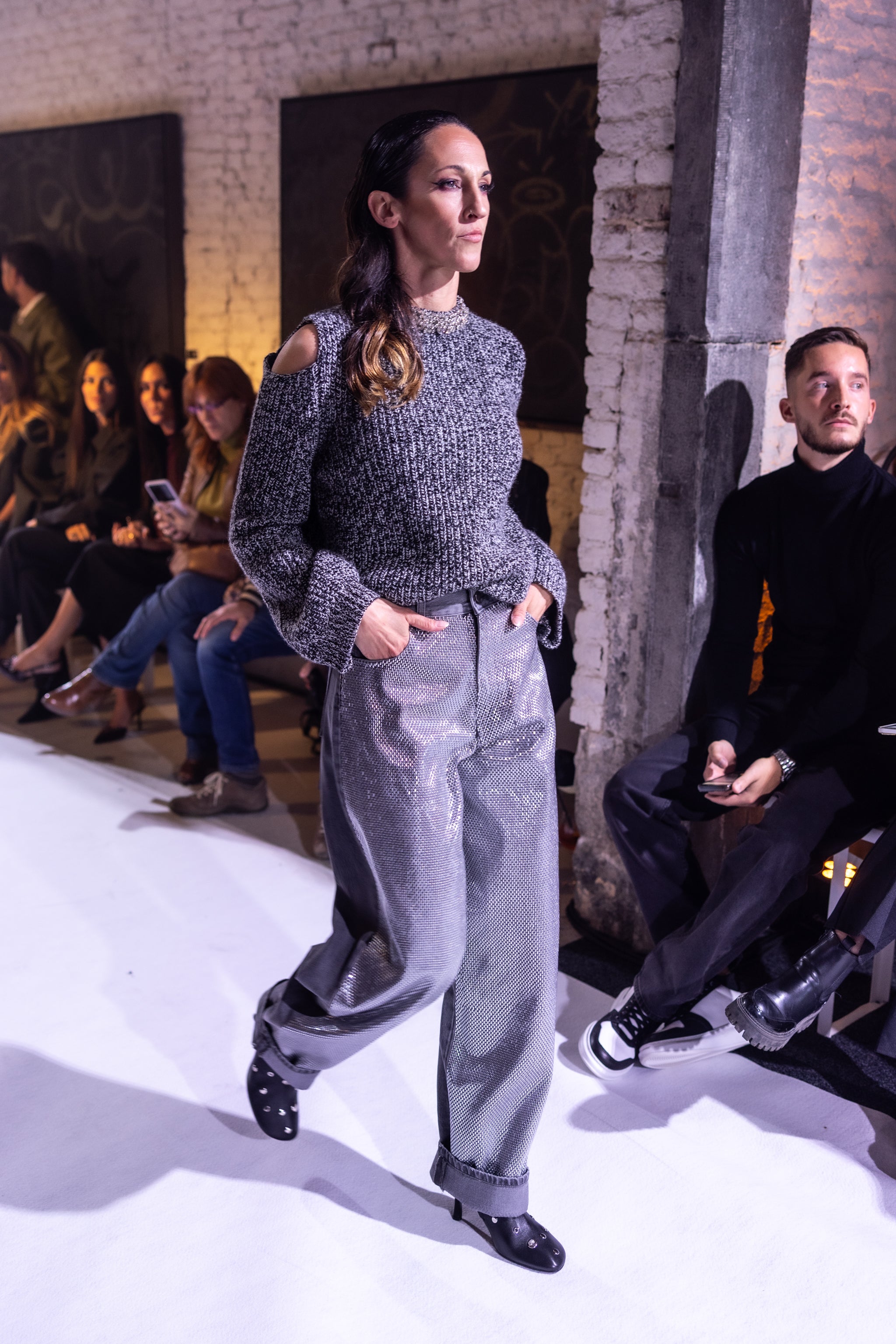 CIRCUSHOTEL-PULL-H5WL04