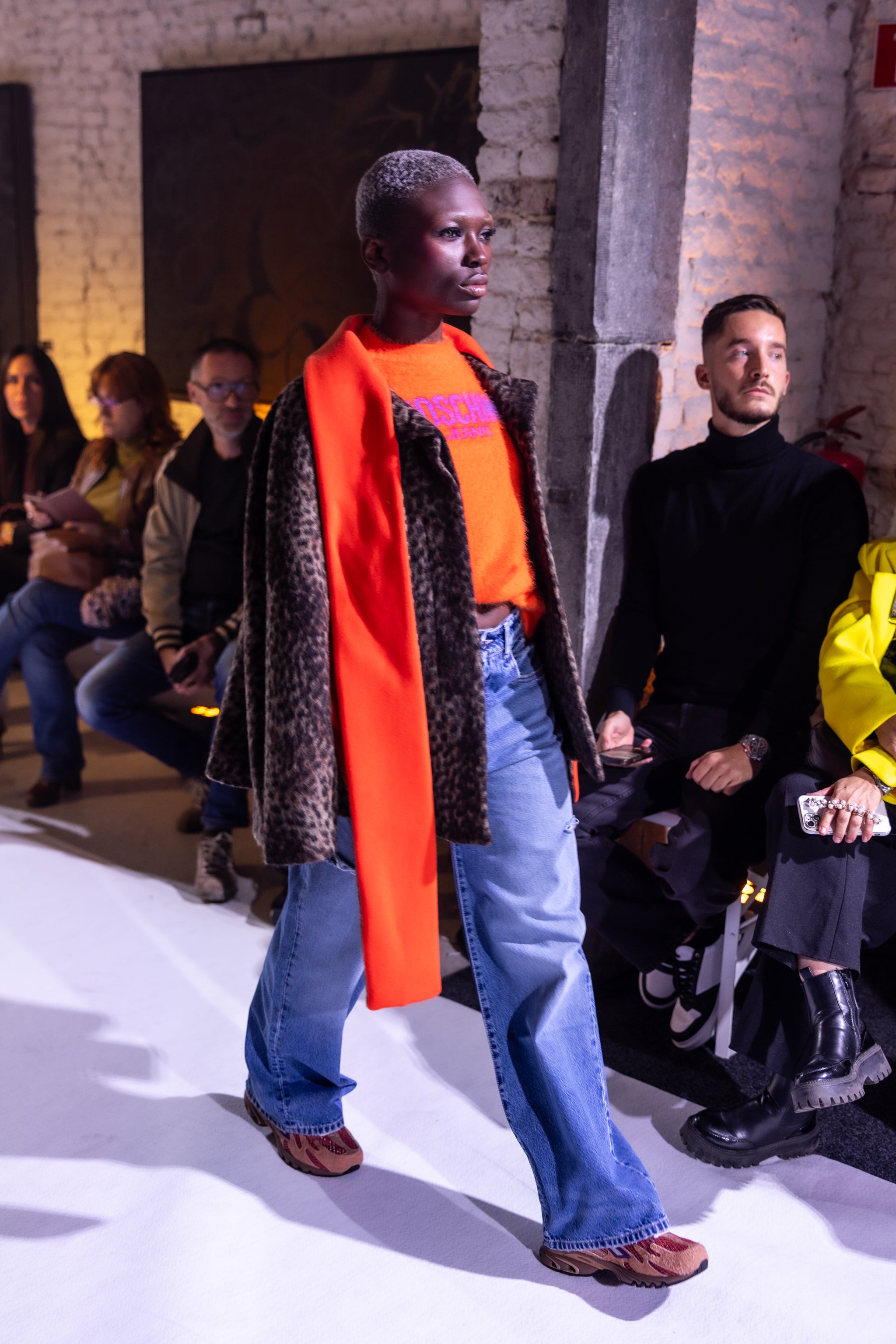 MOSCHINO-PULL-K1A0918