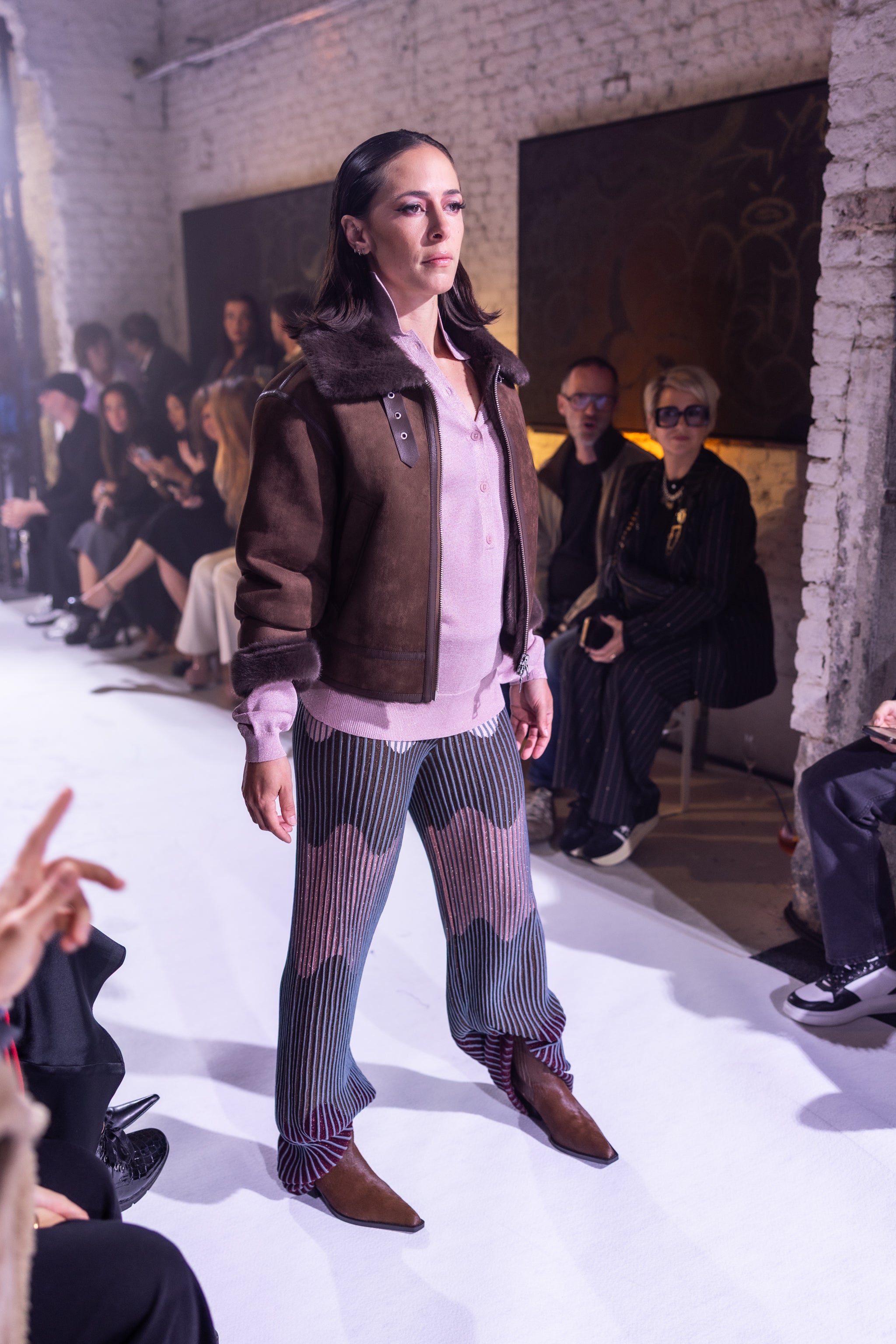 CIRCUSHOTEL-PULL-H5WA23