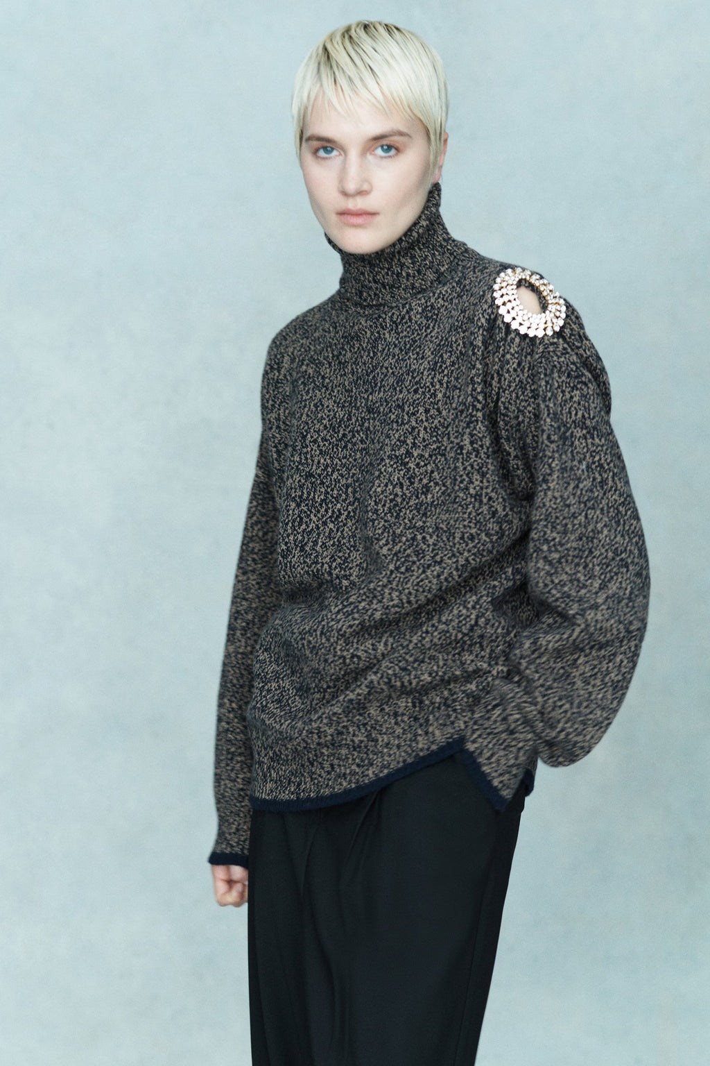 CIRCUSHOTEL-PULL-H5WL06