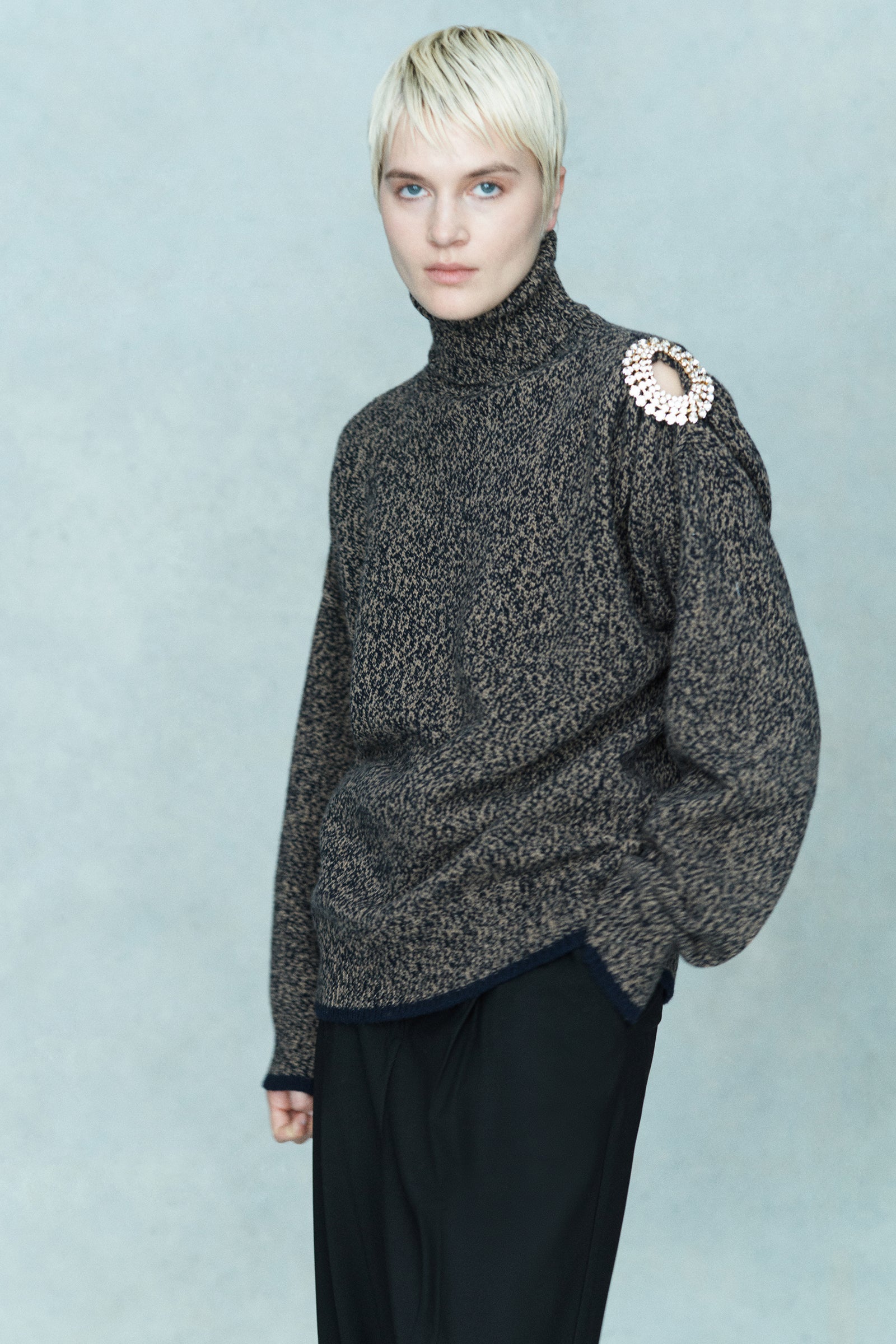 CIRCUSHOTEL-PULL-H5WL06