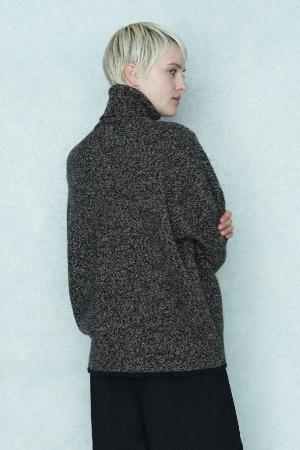 CIRCUSHOTEL-PULL-H5WL06