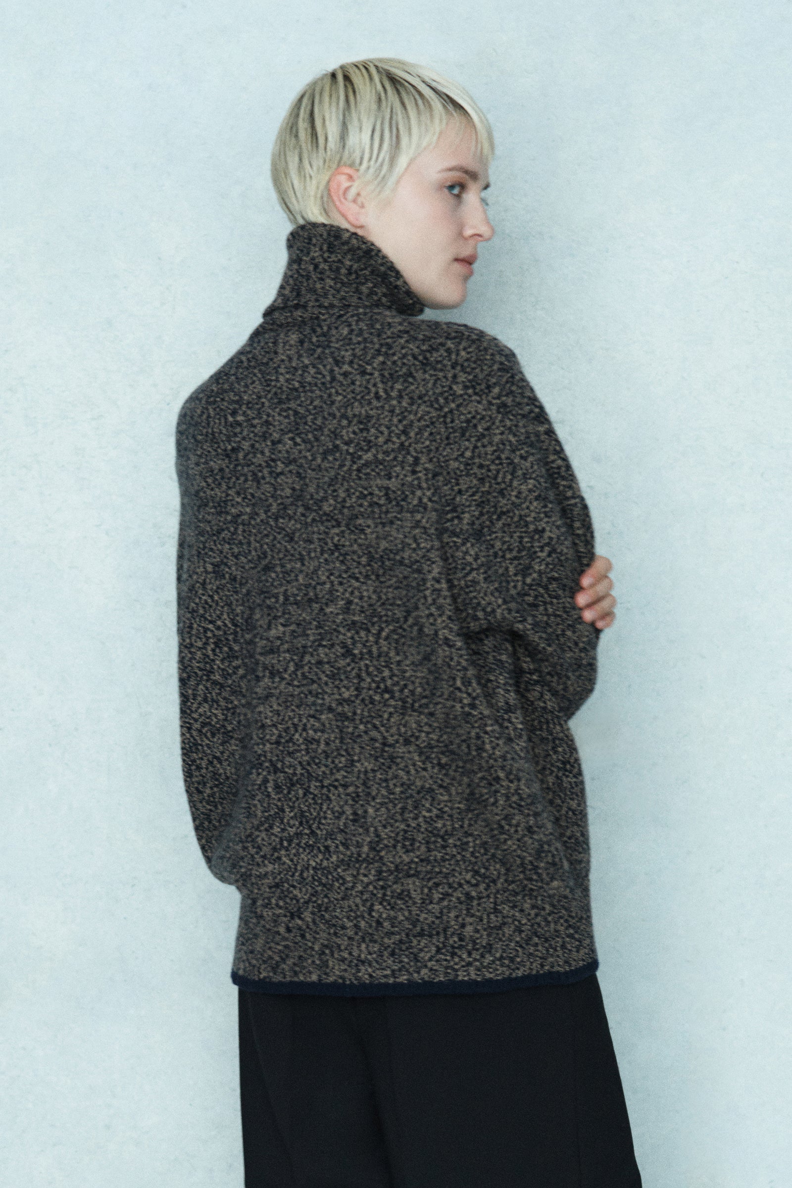 CIRCUSHOTEL-PULL-H5WL06