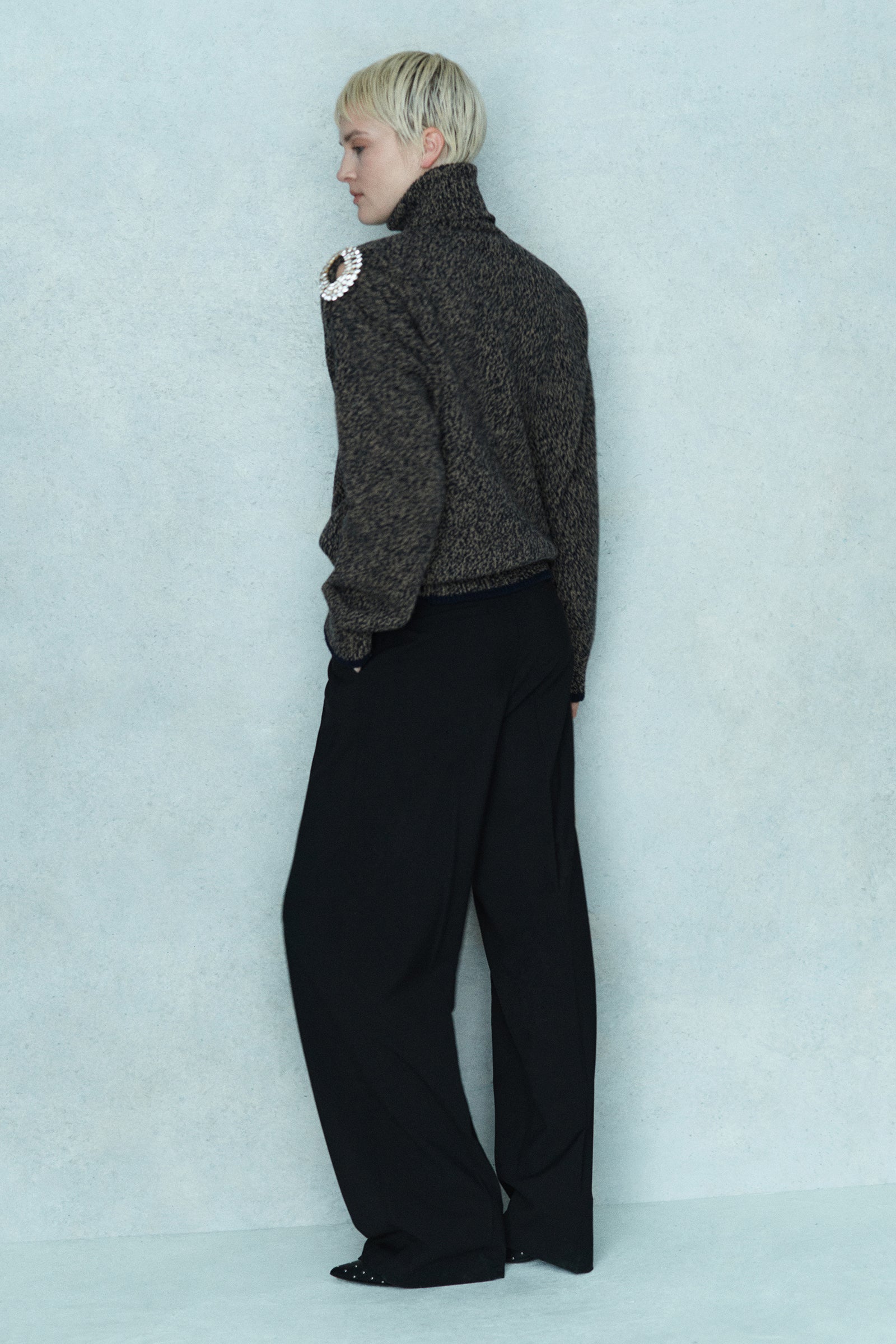 CIRCUSHOTEL-PULL-H5WL06