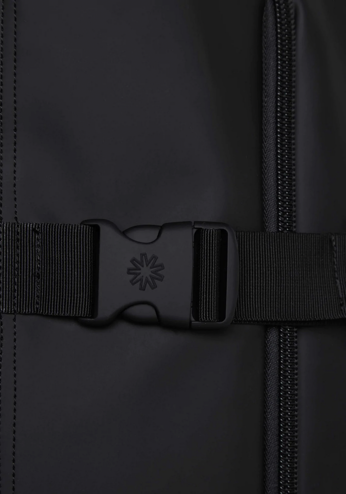 RAINS-SUIT-TRAVELBAG